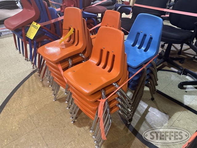 (21) Poly kid's chairs
